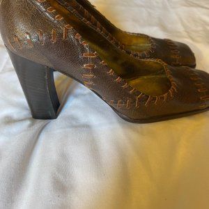 DOLCE & GABBANA VINTAGE LEATHER PUMPS - CHOCOLATE BROWN AND BEIGE SIZE 7.5